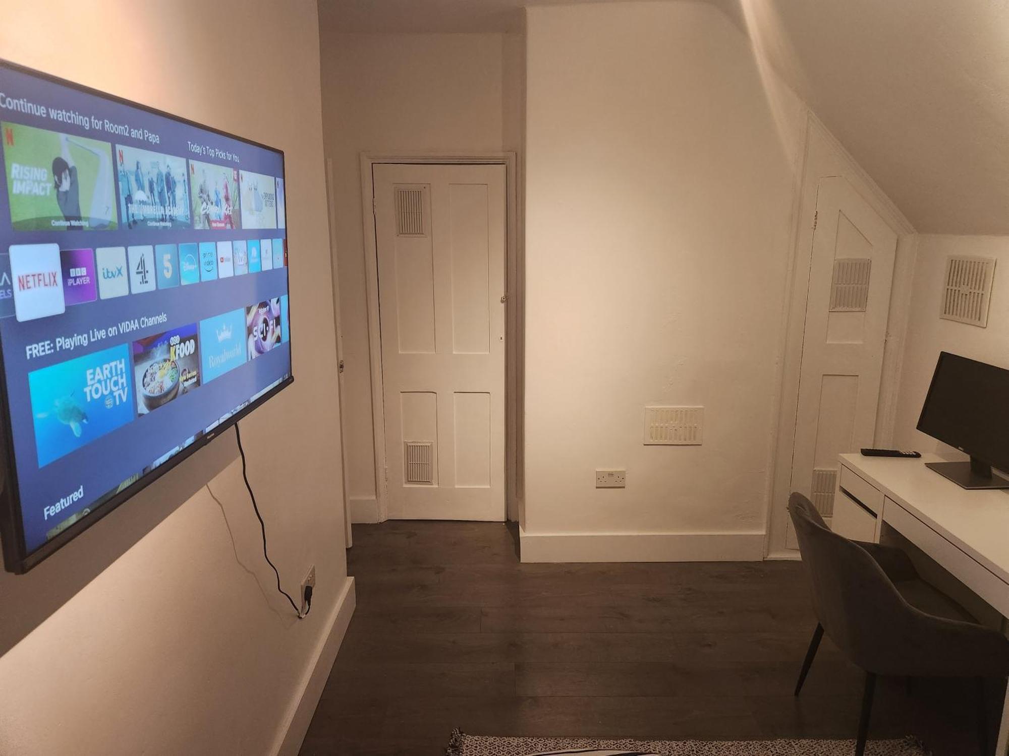 Flat With Work Station, Monitor, Smart Tv & Netflix Διαμέρισμα Λονδίνο Εξωτερικό φωτογραφία